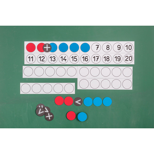 TABLEAU MAGNETIQUE DE CALCUL POUR LE PROFESSEUR + 22 JETONS ROUGE/BLEU + 10 SIGNES D'OPERATIONS